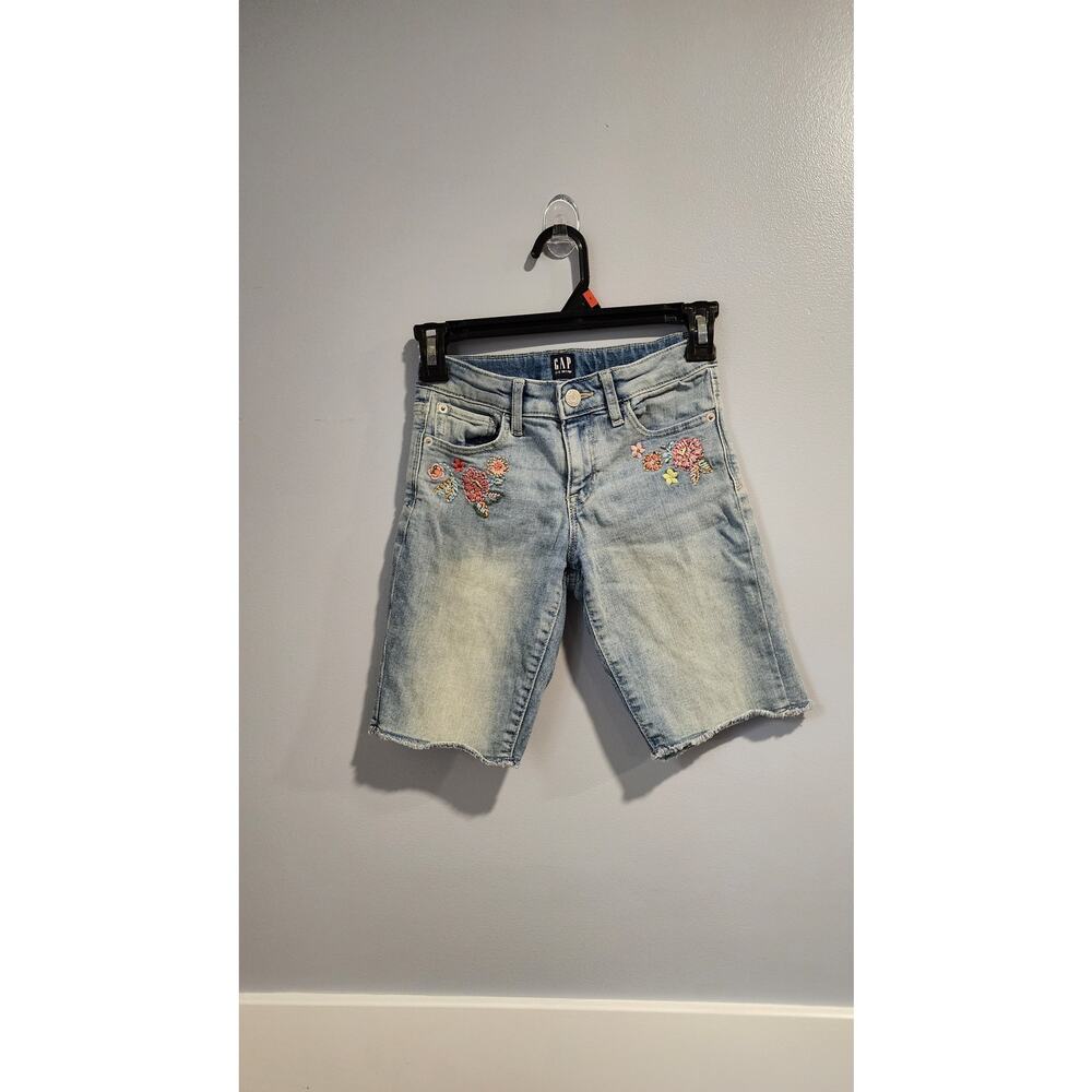Gap Kids Bermuda size 8 embroidered Denim Shorts